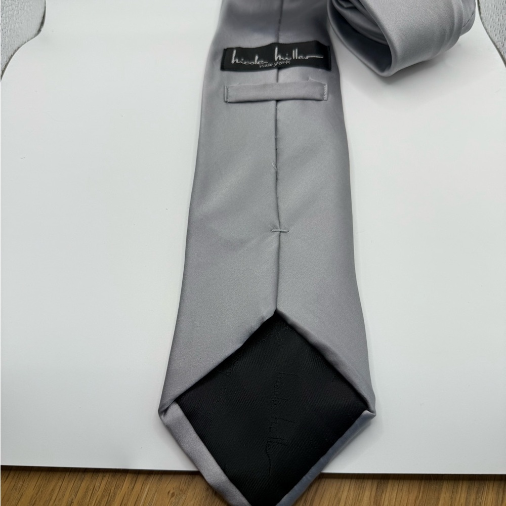 Nicole Miller Classic Silk Gray Tie - Picture 4 of 5